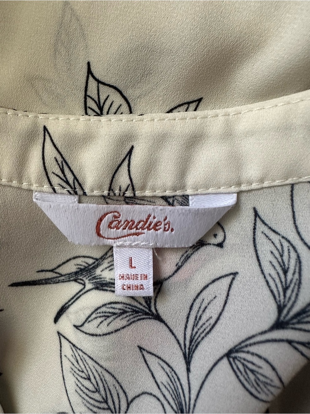 Candie's white Floral Blouse with Pink Accents size L - Picture 5 of 5